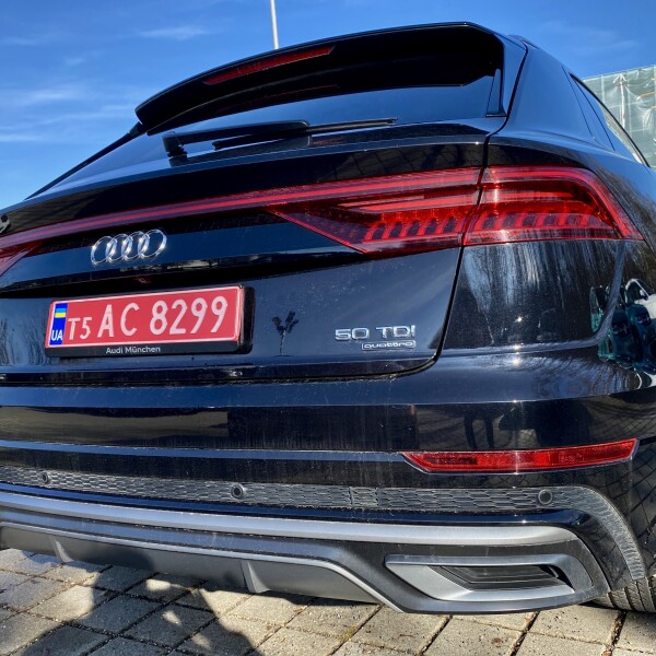 Audi Q8 из Германии (42883)