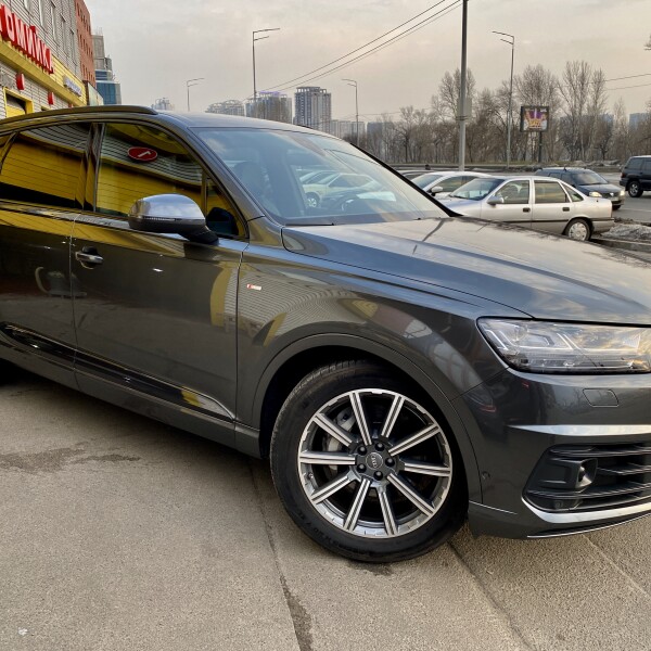 Audi Q7 из Германии (42998)