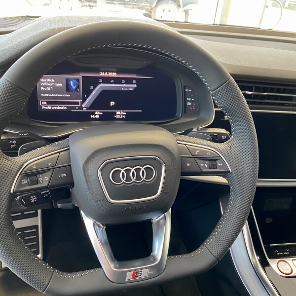 Audi SQ8 из Германии (43183)