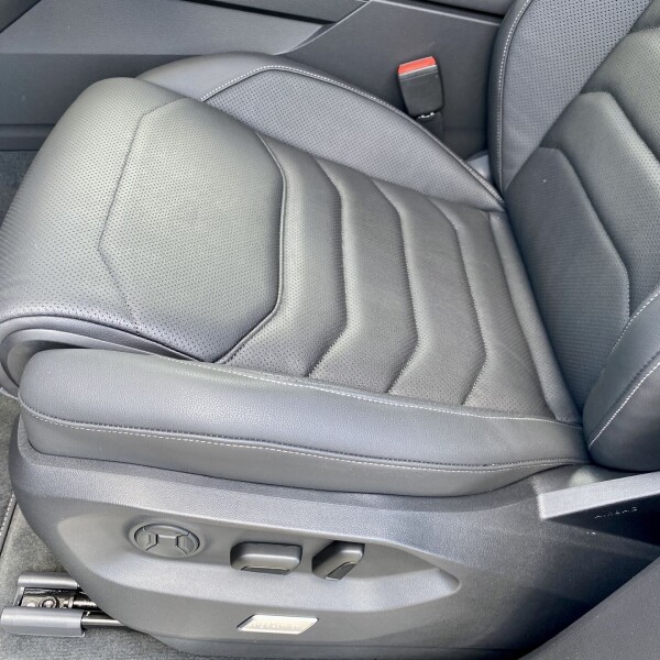 Volkswagen Touareg из Германии (43276)