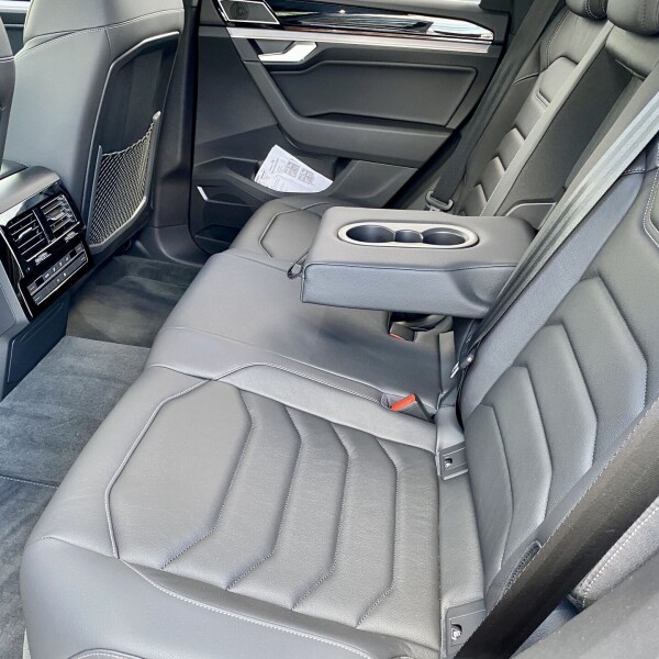 Volkswagen Touareg из Германии (43275)