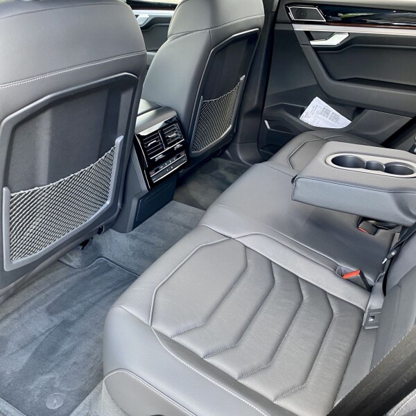 Volkswagen Touareg из Германии (43273)