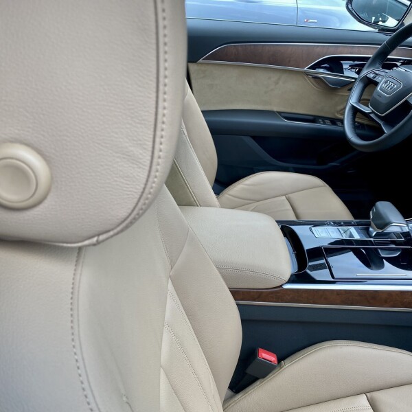 Audi A8  из Германии (43402)