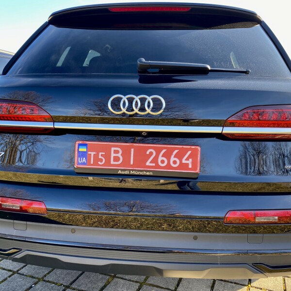 Audi Q7 из Германии (43858)