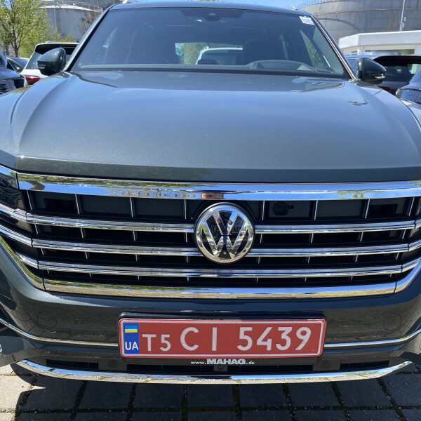 Volkswagen Touareg из Германии (45988)