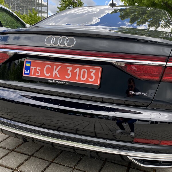 Audi A8  из Германии (48940)