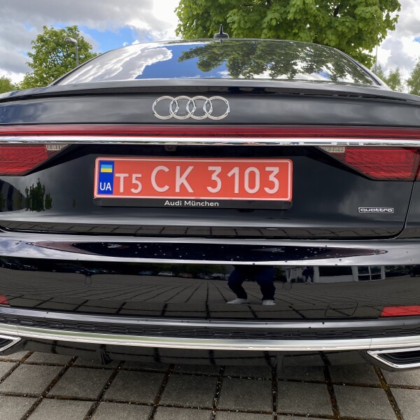 Audi A8  из Германии (48945)