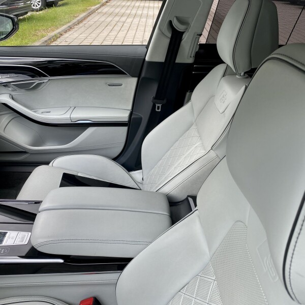 Audi A8  из Германии (48959)