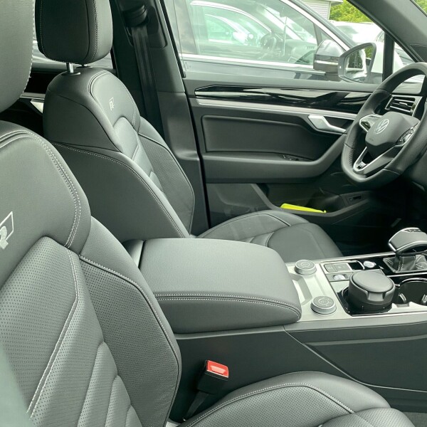 Volkswagen Touareg из Германии (49631)