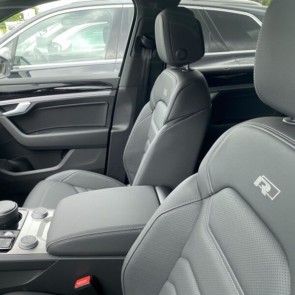 Volkswagen Touareg из Германии (49650)