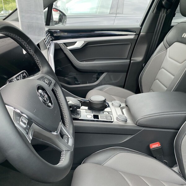 Volkswagen Touareg из Германии (50400)
