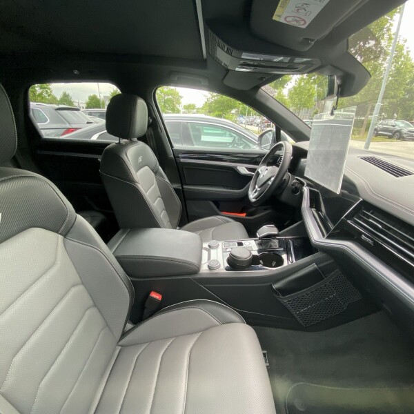 Volkswagen Touareg из Германии (50390)