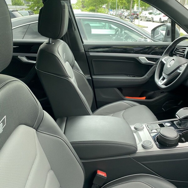 Volkswagen Touareg из Германии (50385)