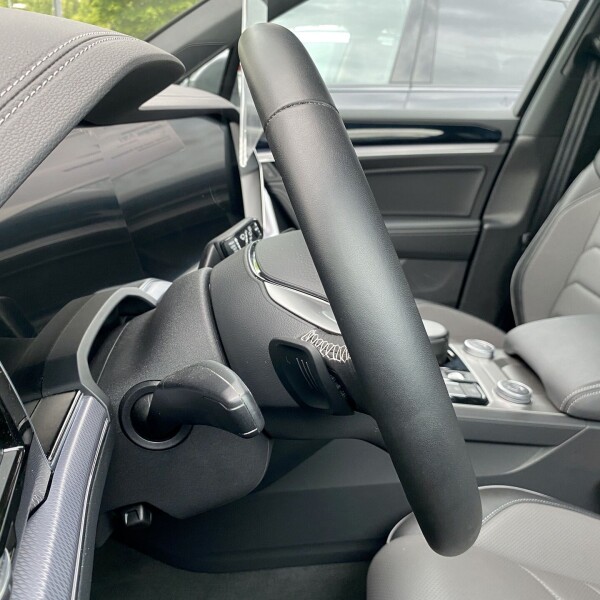 Volkswagen Touareg из Германии (50403)