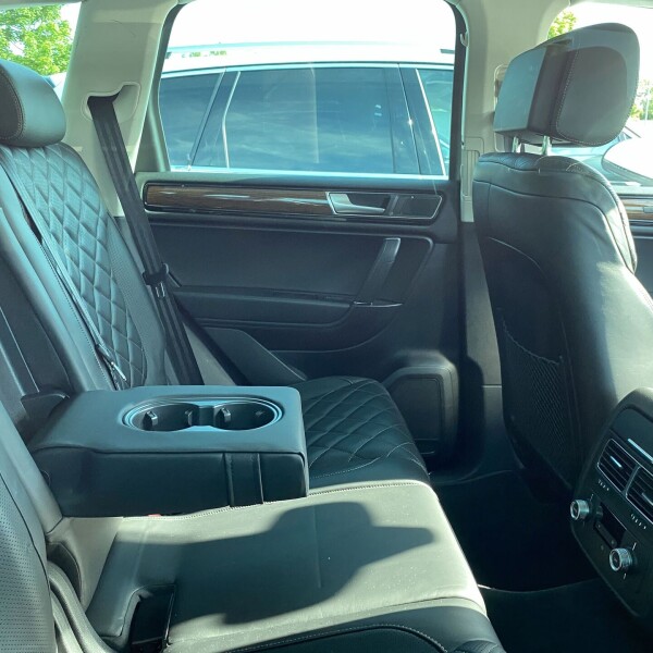 Volkswagen Touareg из Германии (50608)