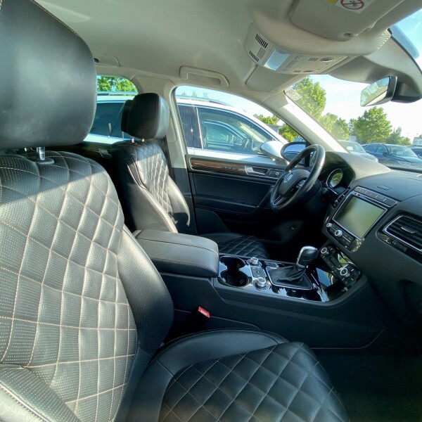 Volkswagen Touareg из Германии (50599)