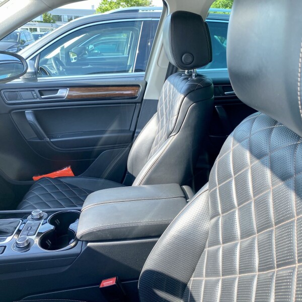 Volkswagen Touareg из Германии (50585)
