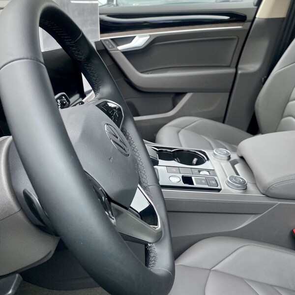 Volkswagen Touareg из Германии (50869)