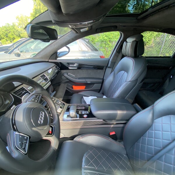 Audi S8  из Германии (52111)