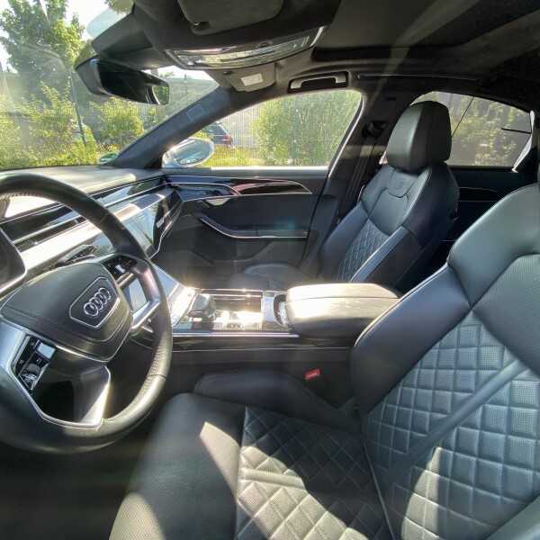 Audi A8  из Германии (52601)