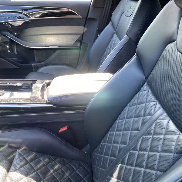 Audi A8  из Германии (52600)