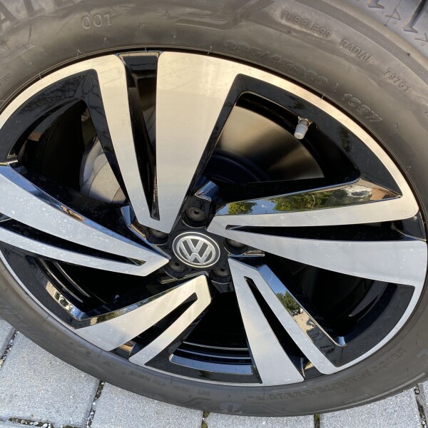 Volkswagen Touareg из Германии (52919)