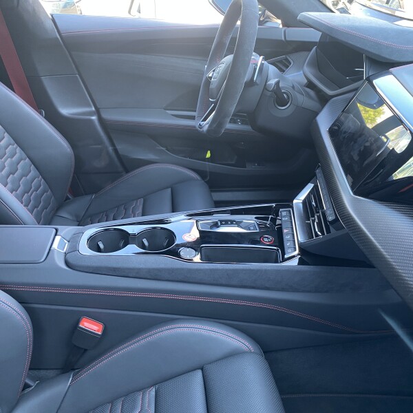 Audi RS e-tron GT из Германии (53474)