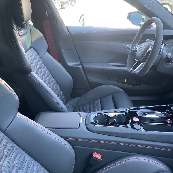 Audi RS e-tron GT из Германии (53477)