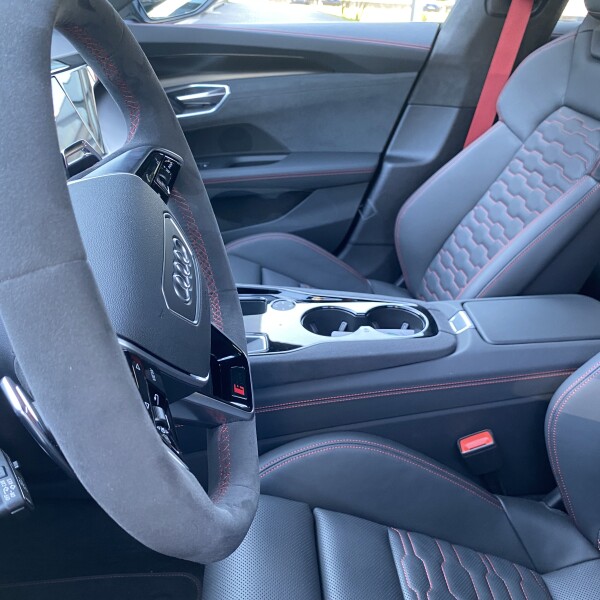 Audi RS e-tron GT из Германии (53462)