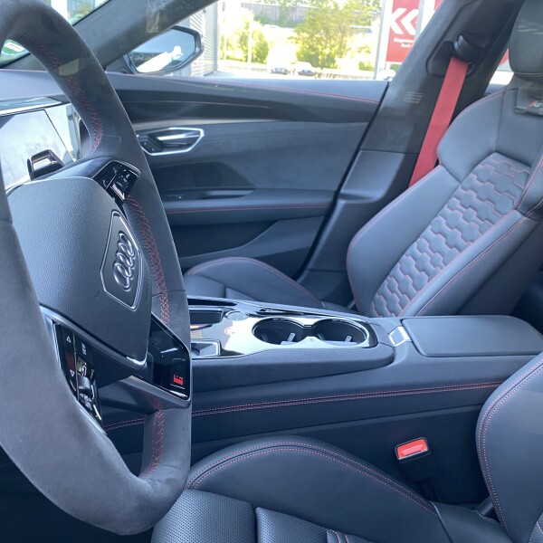 Audi e-tron GT из Германии (53468)