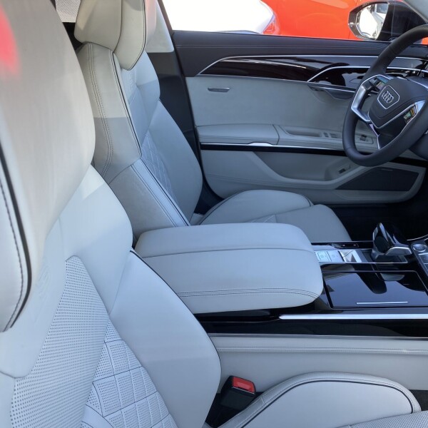 Audi A8  из Германии (53566)