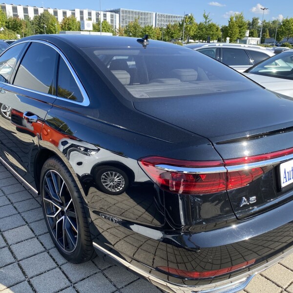 Audi A8  из Германии (53561)