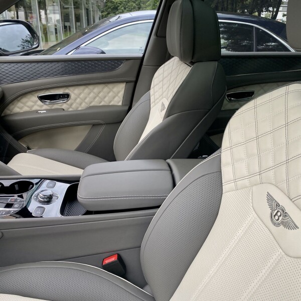 Bentley Bentayga из Германии (54438)
