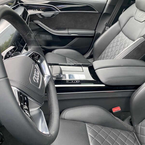 Audi A8  из Германии (55193)