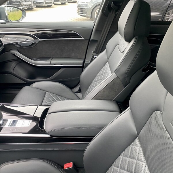Audi A8  из Германии (55190)
