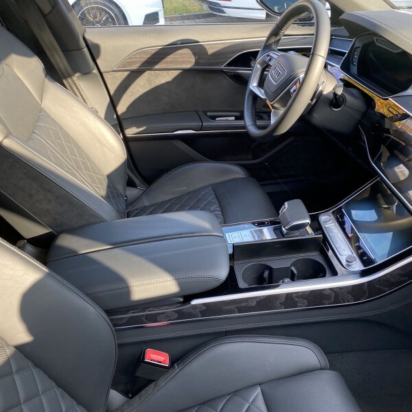 Audi A8  из Германии (56153)