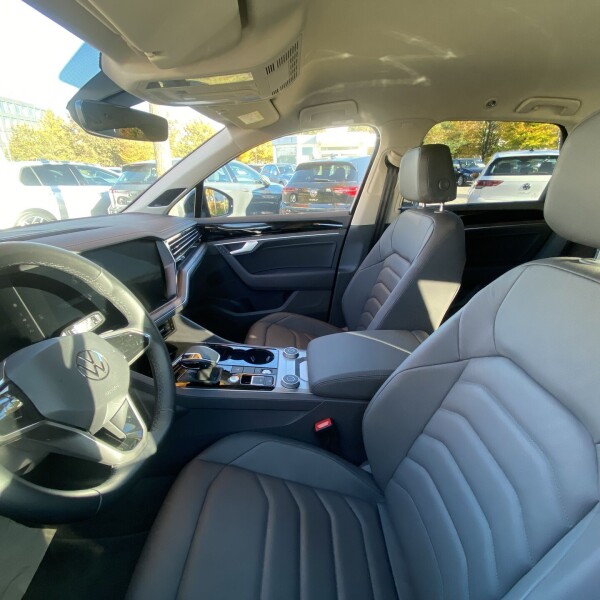 Volkswagen Touareg из Германии (56554)