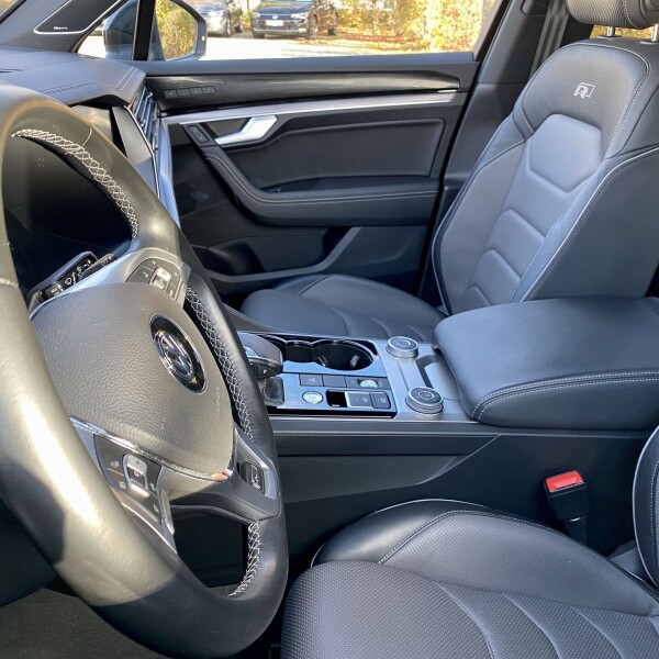 Volkswagen Touareg из Германии (58811)