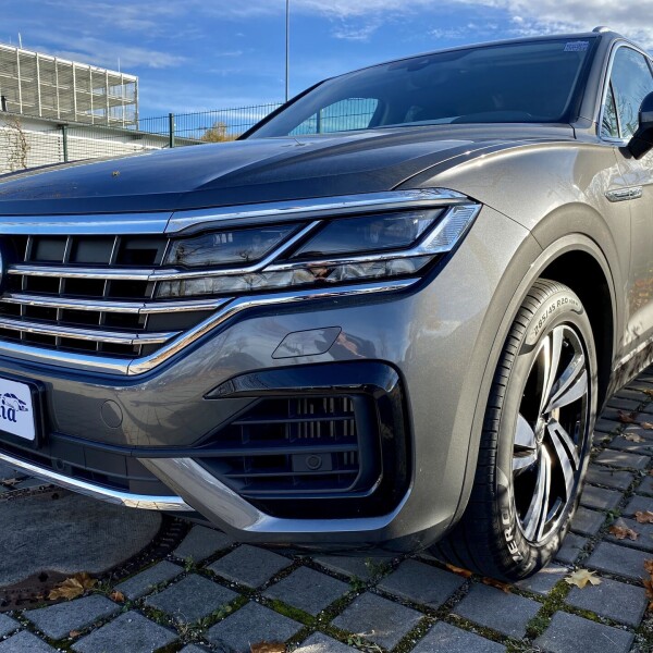 Volkswagen Touareg из Германии (58799)
