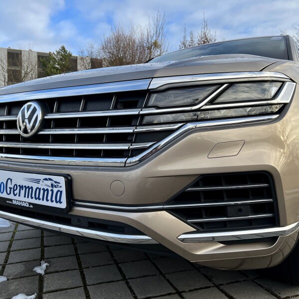 Volkswagen Touareg из Германии (60414)