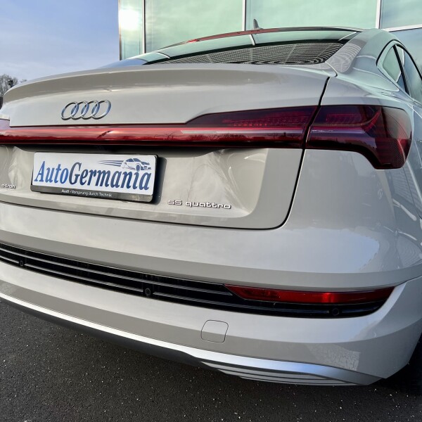 Audi e-tron из Германии (60975)