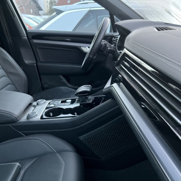 Volkswagen Touareg из Германии (61323)