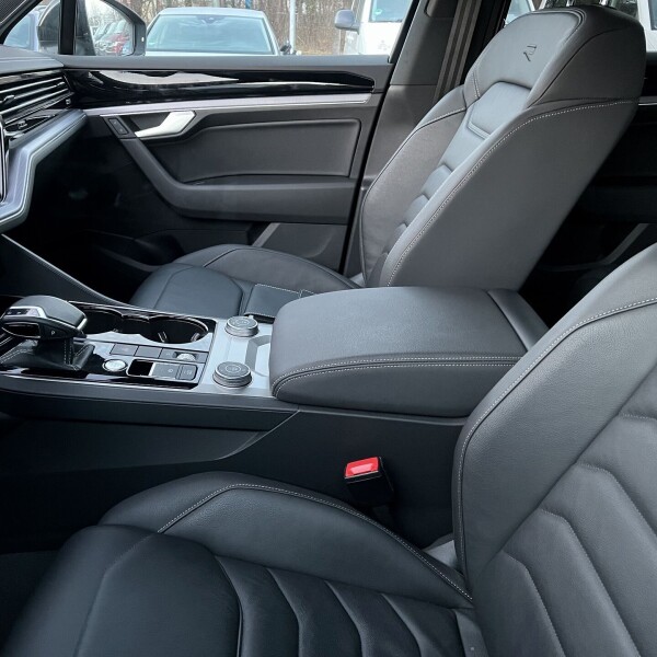 Volkswagen Touareg из Германии (61308)
