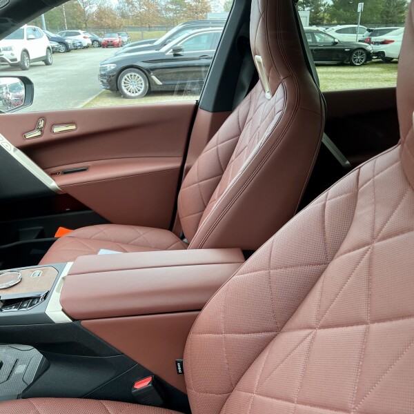 BMW iX из Германии (61433)