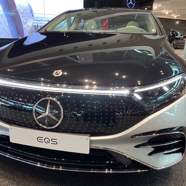 Mercedes-Benz EQS из Германии (62268)