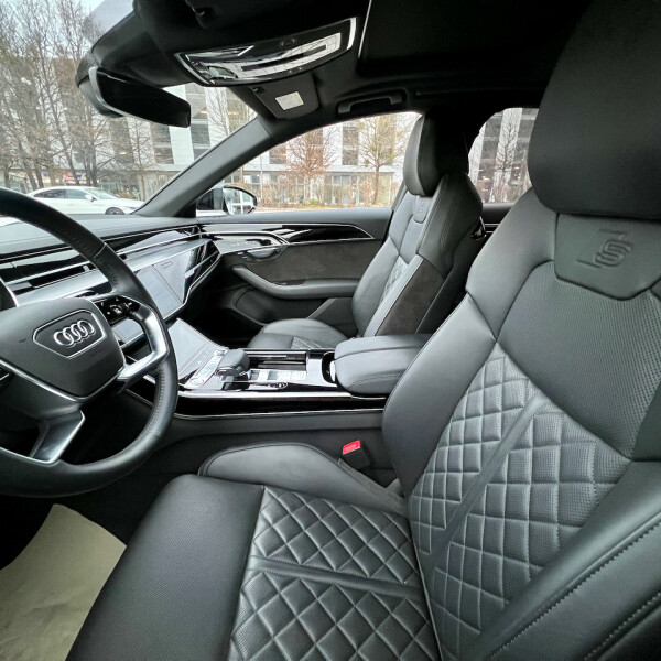 Audi A8  из Германии (62917)