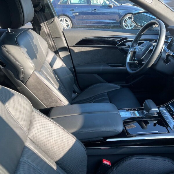 Audi A8  из Германии (64370)