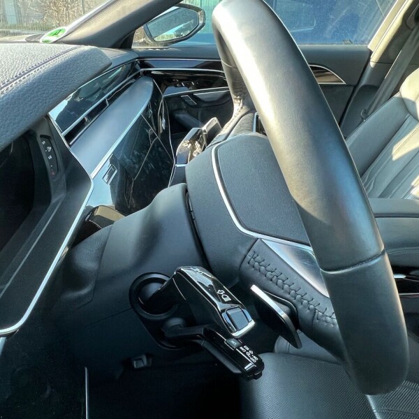 Audi A8  из Германии (64350)