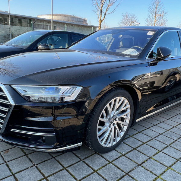 Audi A8  из Германии (64331)