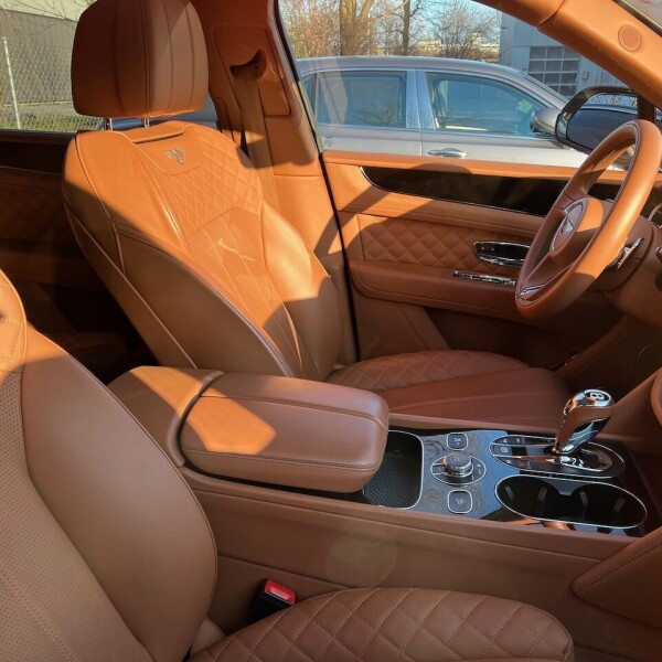 Bentley Bentayga из Германии (64464)